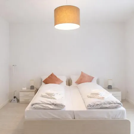Lucchetta - Tre E Con Parcheggio Interno 4*