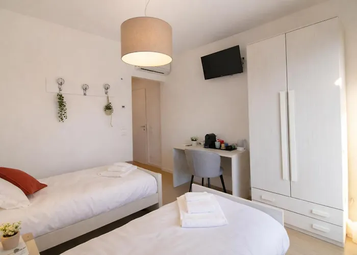 Lucchetta - Tre E Con Parcheggio Interno 4*
